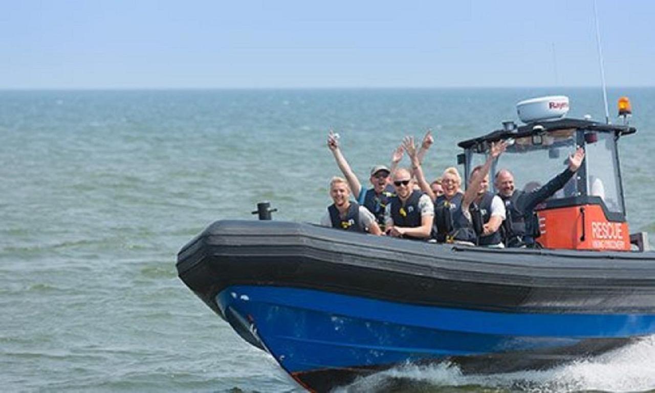 Chalet Op Camping Lauwersoog Met 3 Slaapkamers En Vaatwasser - Joycasa Extérieur photo